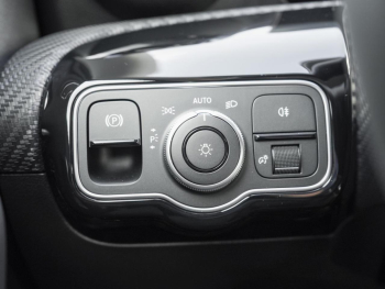 Mercedes-Benz A 180 MBUXNavi-Prem. Kamera Totwinkel Spiegel-P