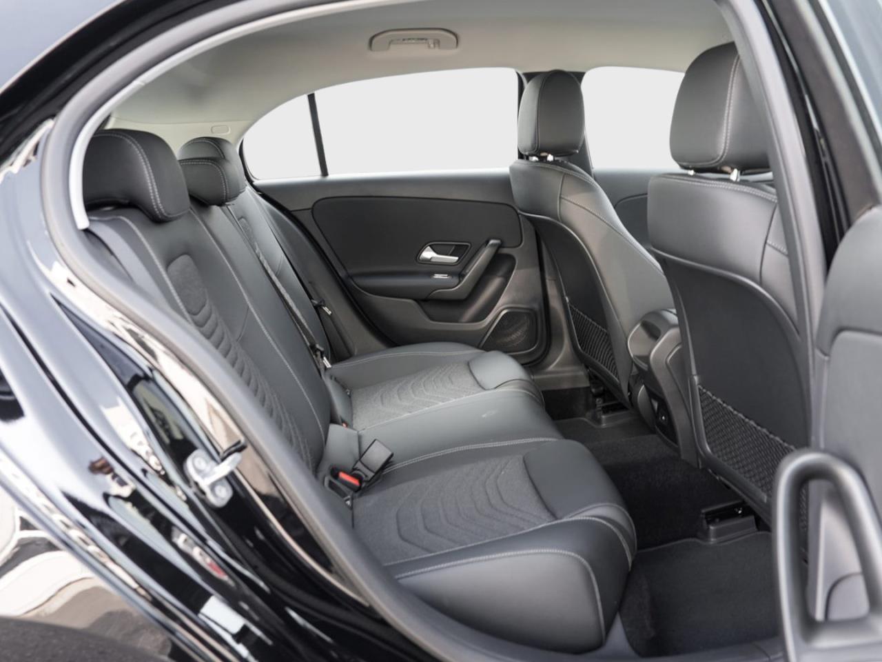 Mercedes-Benz A 180 MBUXNavi-Prem. Kamera Totwinkel Spiegel-P