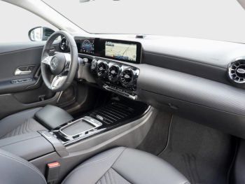 Mercedes-Benz A 180 MBUXNavi-Prem. Kamera Totwinkel Spiegel-P