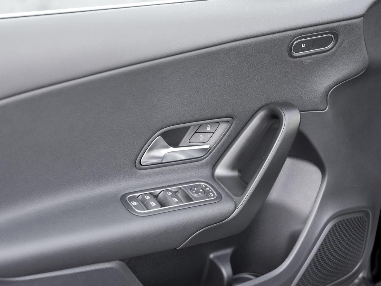 Mercedes-Benz A 180 MBUXNavi-Prem. Kamera Totwinkel Spiegel-P