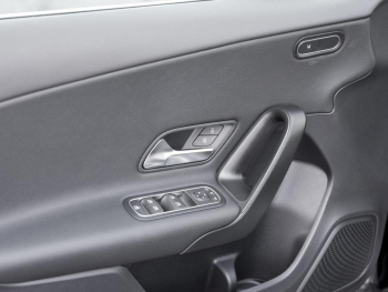 Mercedes-Benz A 180 MBUXNavi-Prem. Kamera Totwinkel Spiegel-P