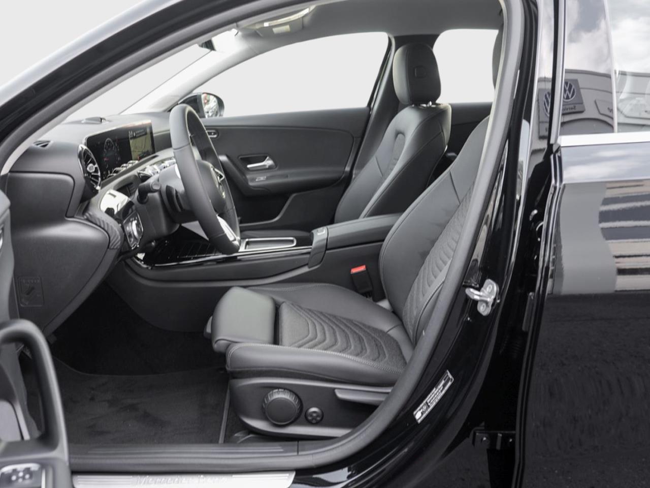 Mercedes-Benz A 180 MBUXNavi-Prem. Kamera Totwinkel Spiegel-P