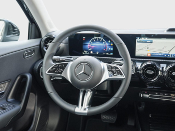 Mercedes-Benz A 180 MBUXNavi-Prem. Kamera Totwinkel Spiegel-P