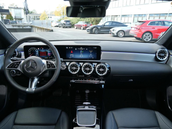 Mercedes-Benz A 180 Progressive MBUXNavi Distronic 360° AHK