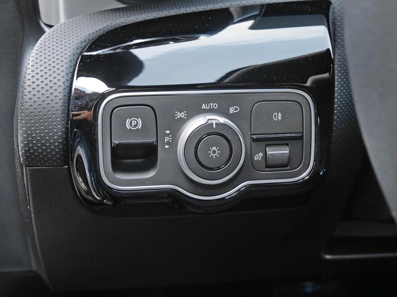 Mercedes-Benz A 180 Progressive MBUXNavi Distronic 360° AHK