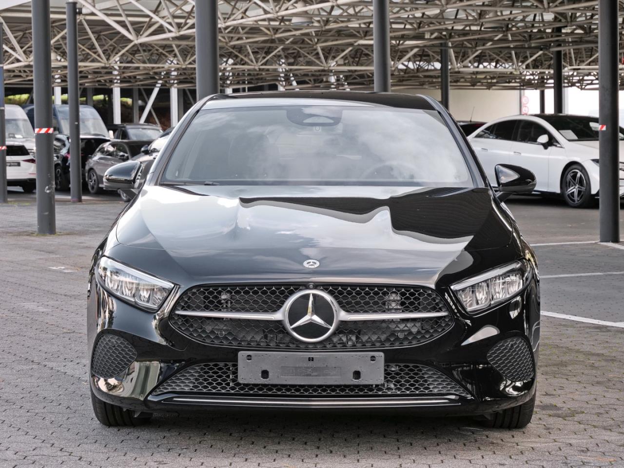 Mercedes-Benz A 180 Progressive MBUXNavi Distronic 360° AHK