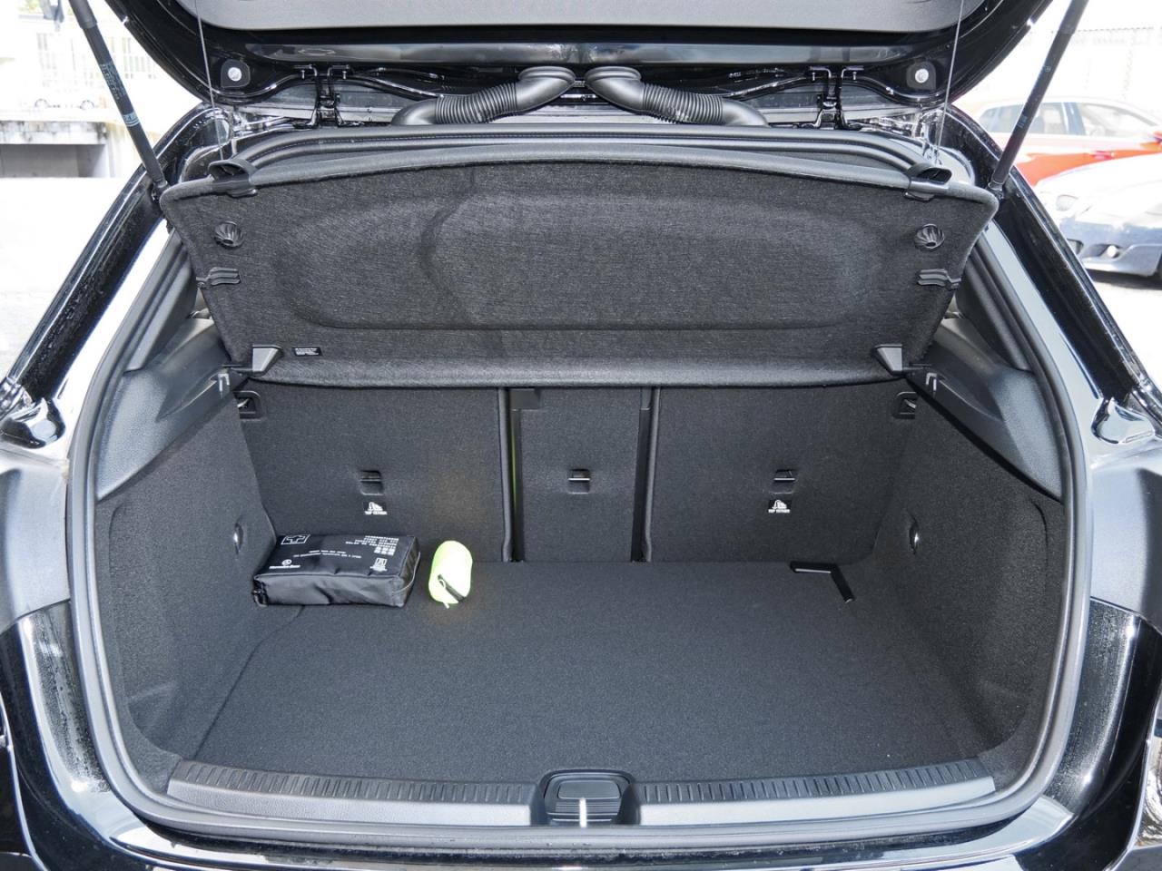 Mercedes-Benz A 180 Progressive MBUXNavi Distronic 360° AHK