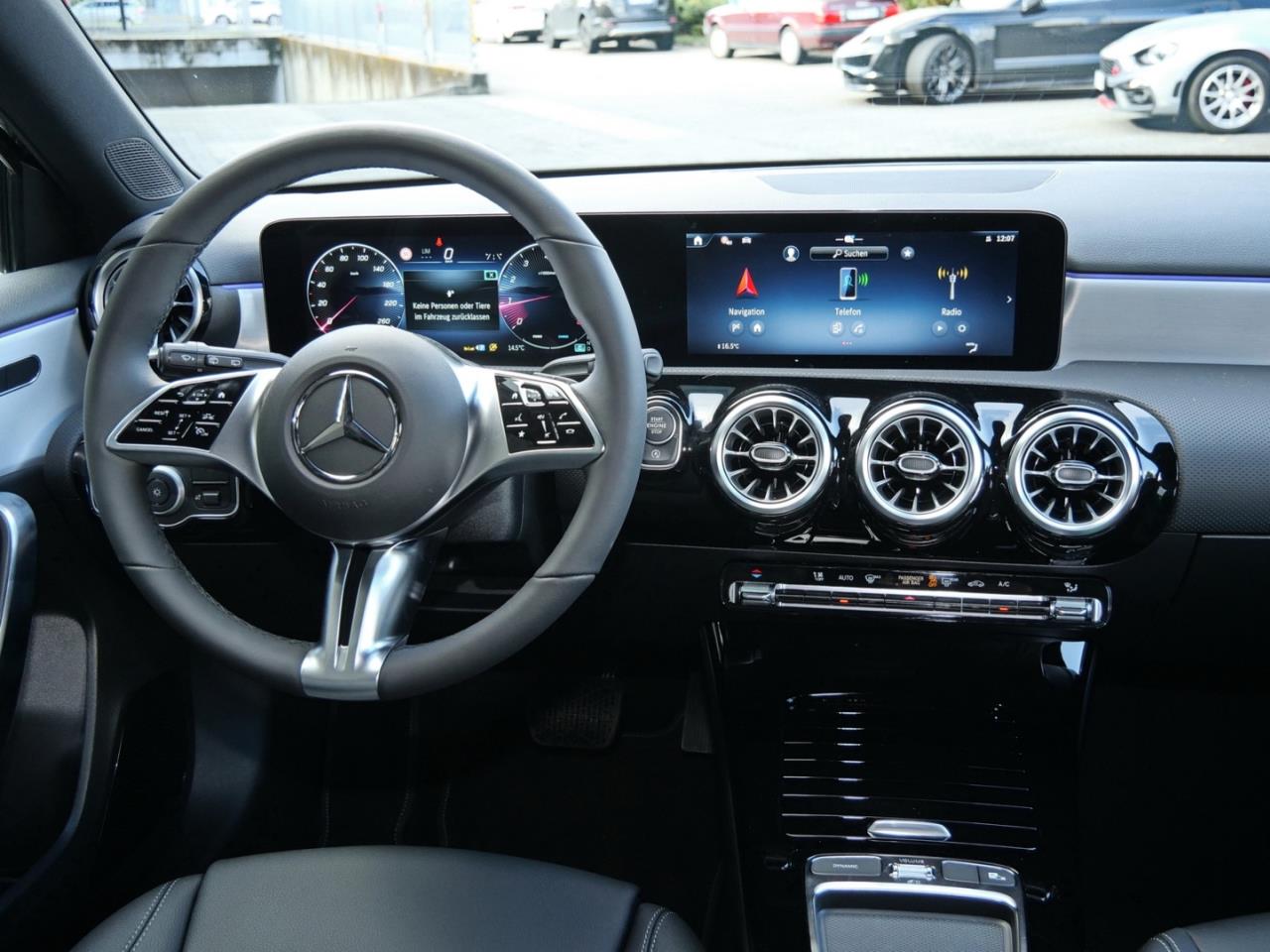 Mercedes-Benz A 180 Progressive MBUXNavi Distronic 360° AHK