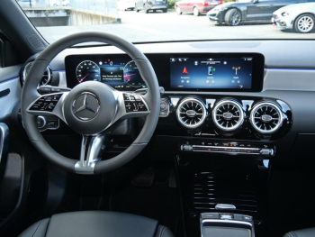 Mercedes-Benz A 180 Progressive MBUXNavi Distronic 360° AHK