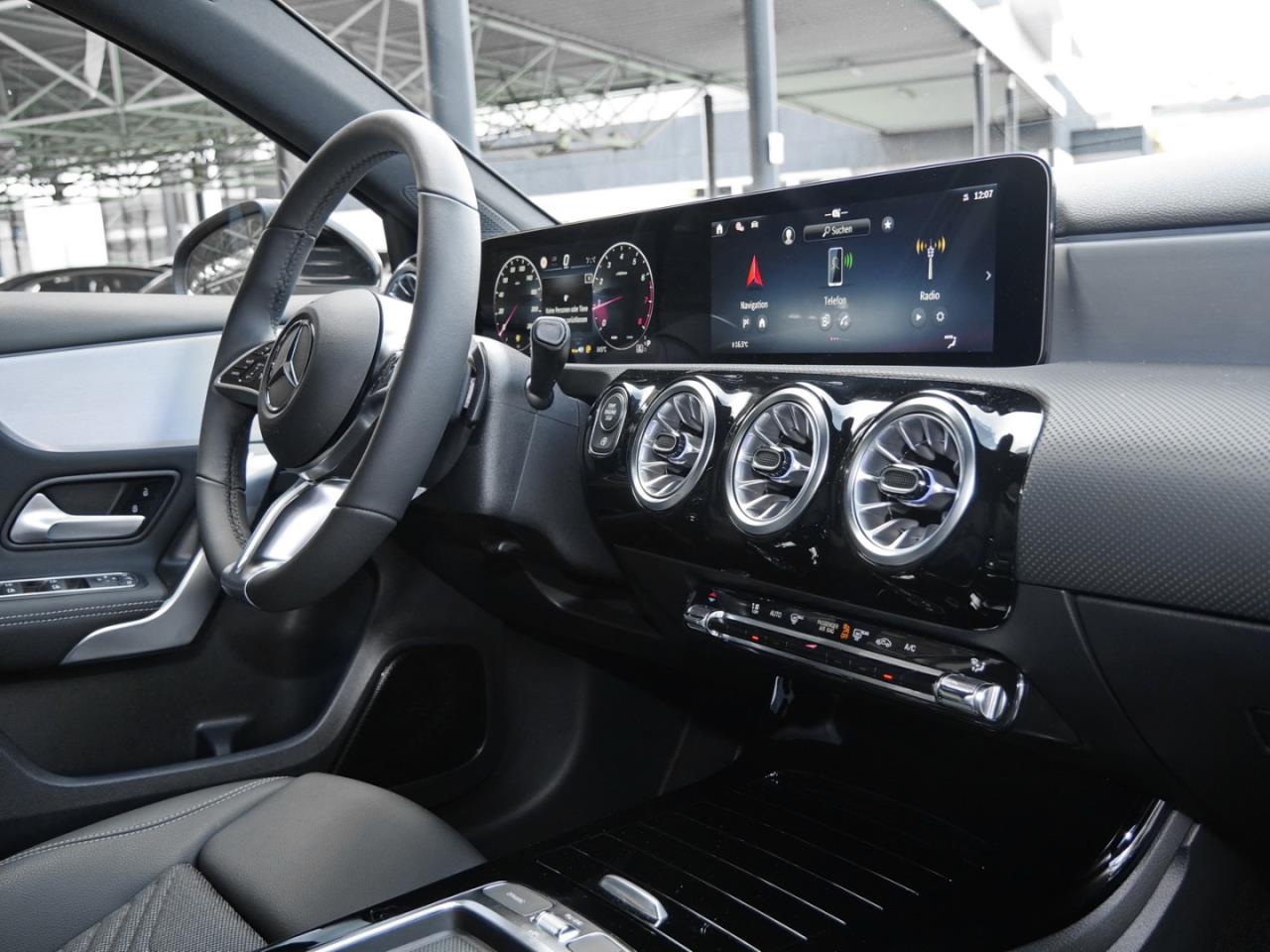 Mercedes-Benz A 180 Progressive MBUXNavi Distronic 360° AHK