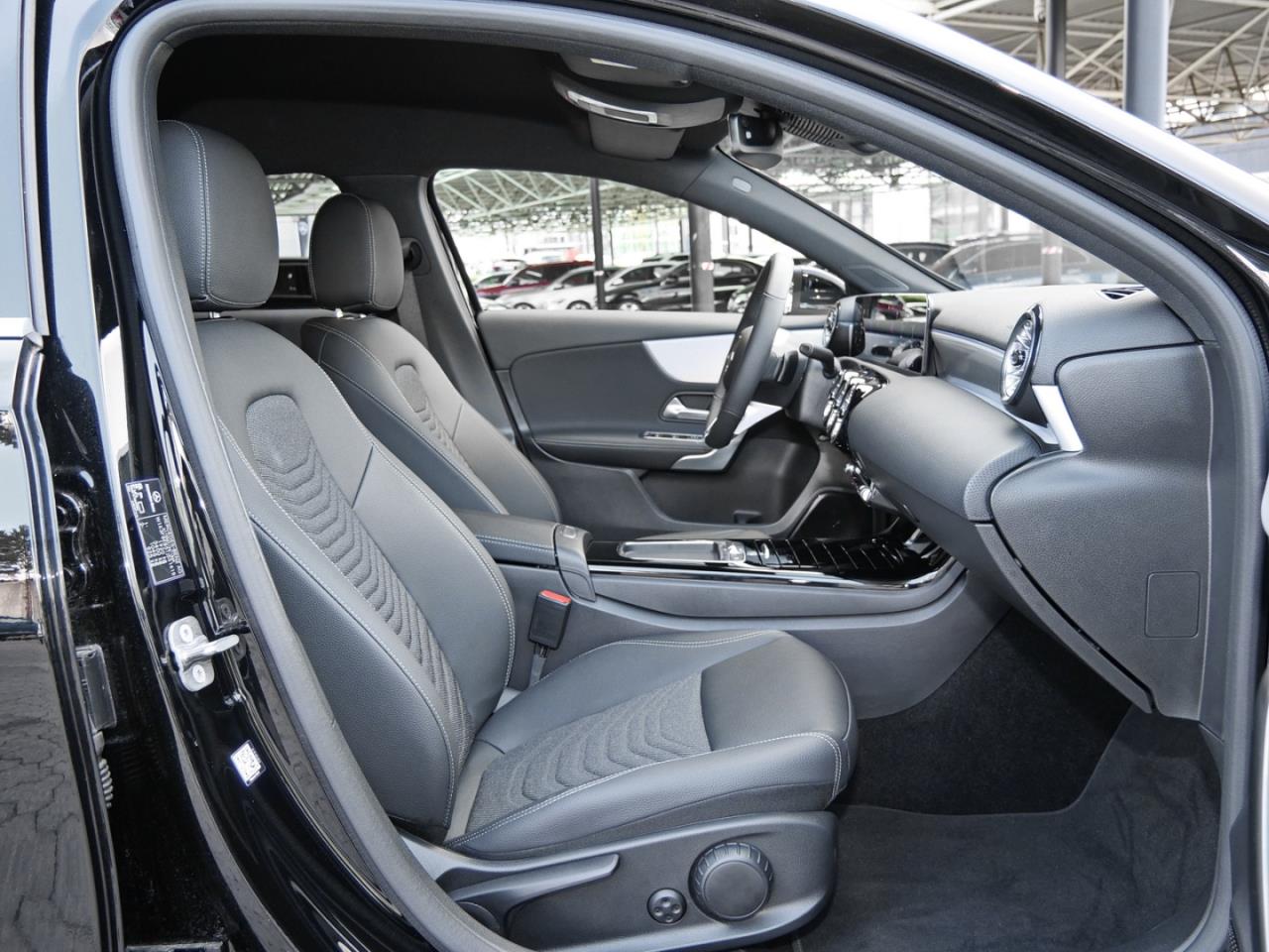 Mercedes-Benz A 180 Progressive MBUXNavi Distronic 360° AHK