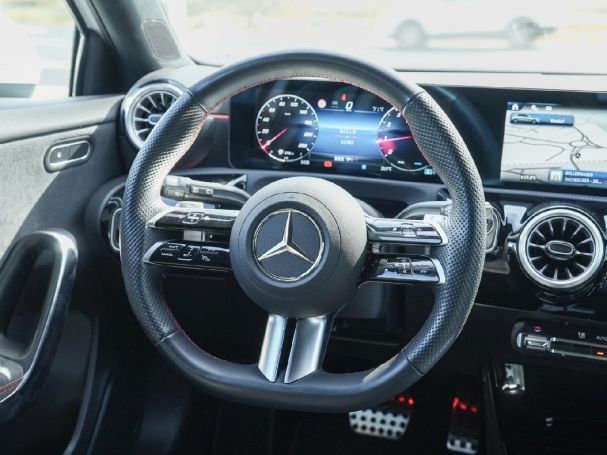 Mercedes-Benz A 180 AMG Distronic Navi Kamera SpurH ParkA SHZ