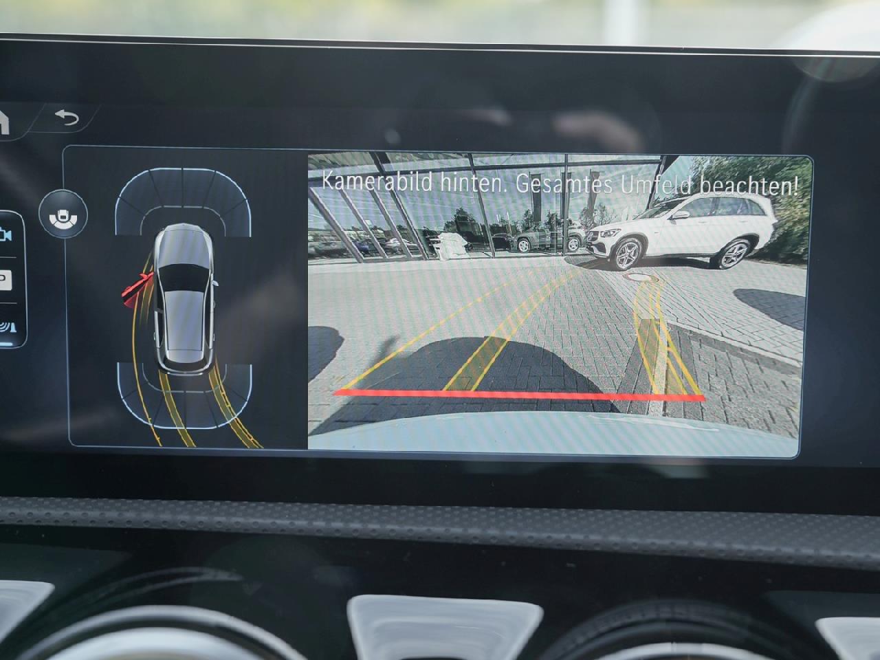 Mercedes-Benz A 180 AMG Distronic Navi Kamera SpurH ParkA SHZ