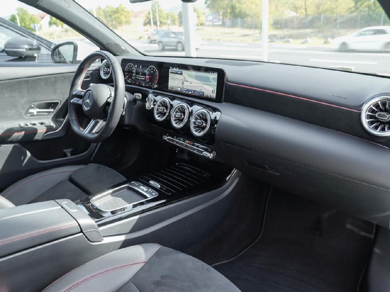 Mercedes-Benz A 180 AMG Distronic Navi Kamera SpurH ParkA SHZ