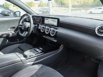 Mercedes-Benz A 180 AMG Distronic Navi Kamera SpurH ParkA SHZ