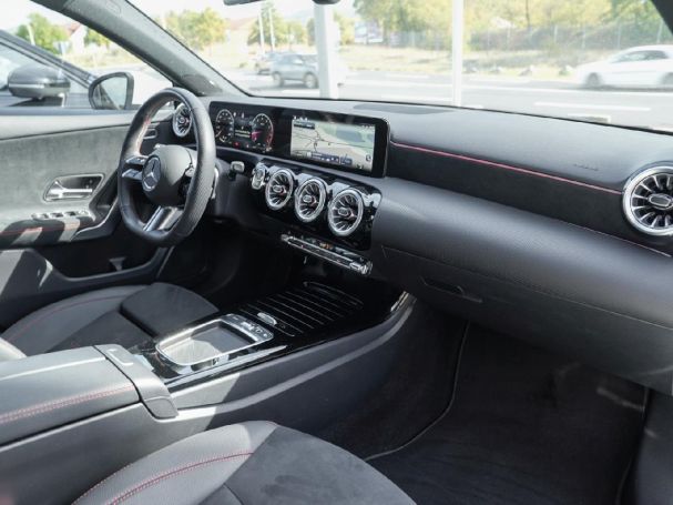 Mercedes-Benz A 180 AMG Distronic Navi Kamera SpurH ParkA SHZ