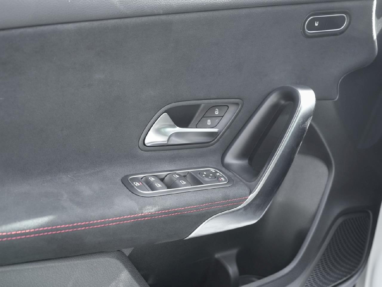 Mercedes-Benz A 180 AMG Distronic Navi Kamera SpurH ParkA SHZ
