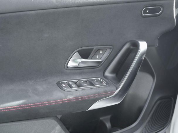 Mercedes-Benz A 180 AMG Distronic Navi Kamera SpurH ParkA SHZ