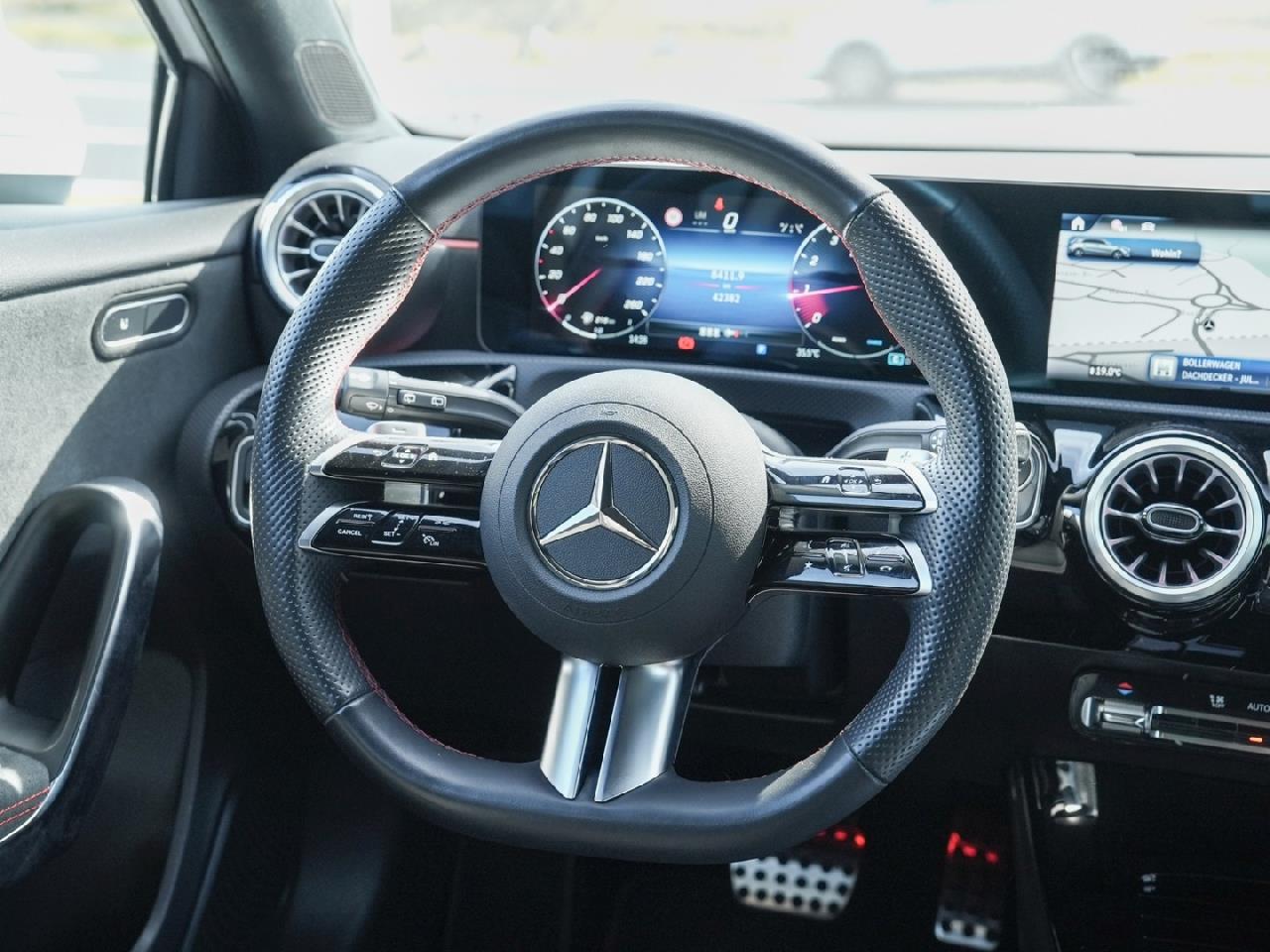 Mercedes-Benz A 180 AMG Distronic Navi Kamera SpurH ParkA SHZ