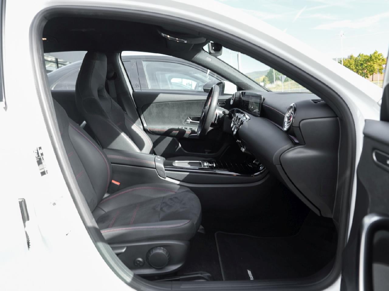 Mercedes-Benz A 180 AMG Distronic Navi Kamera SpurH ParkA SHZ