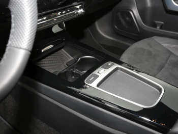 Mercedes-Benz A 200 d Kompaktlimousine AMG Night AHK SHZ Kamera