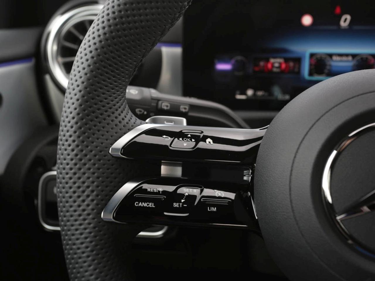 Mercedes-Benz A 200 d Kompaktlimousine AMG Night AHK SHZ Kamera