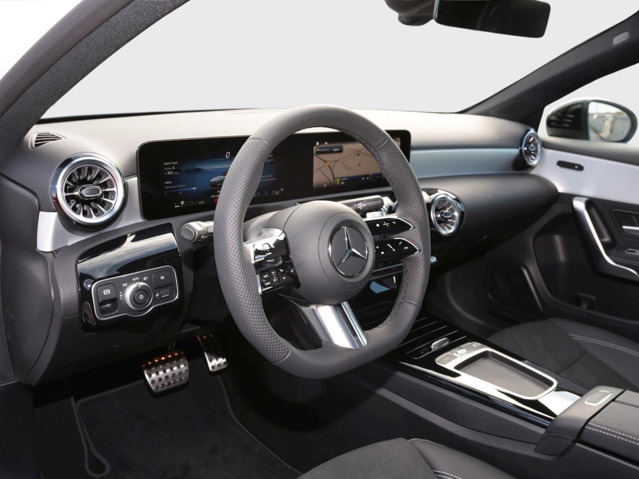Mercedes-Benz A 200 d AMG Night MBUXNavi Panorama 360° AHK