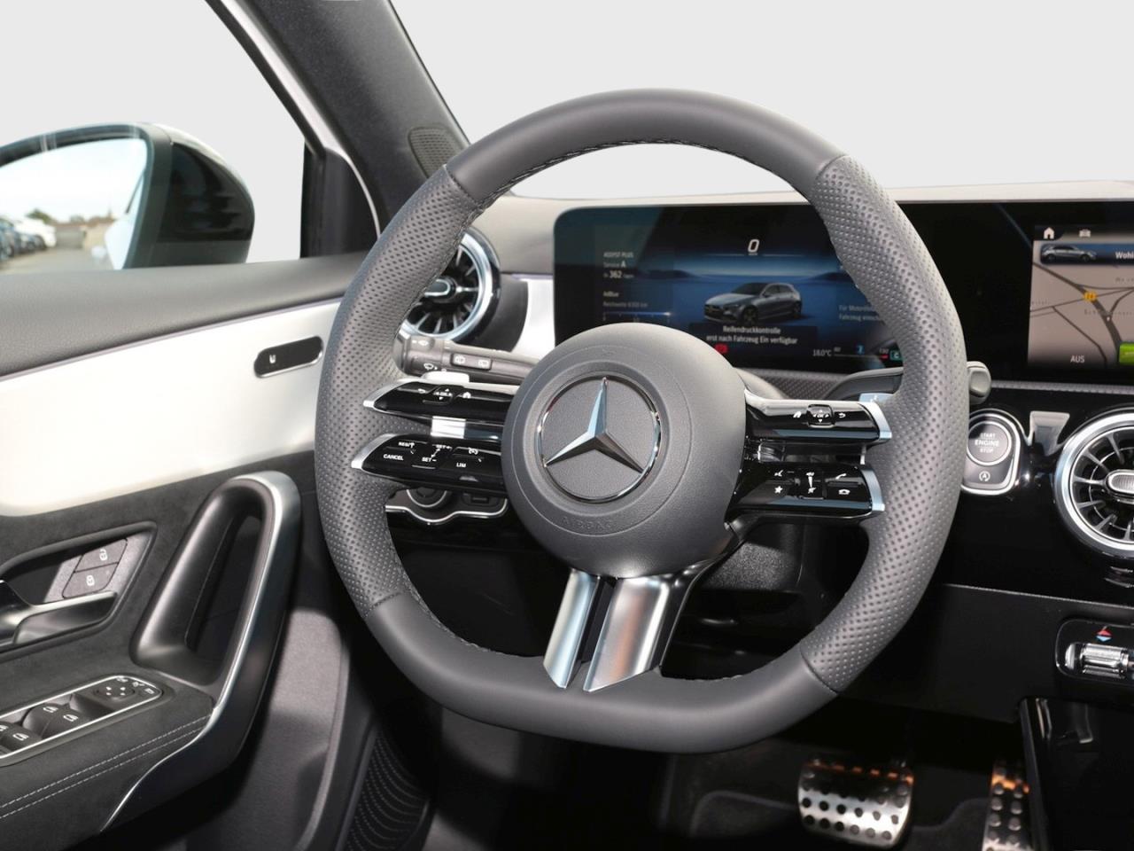 Mercedes-Benz A 200 d AMG Night MBUXNavi Panorama 360° AHK
