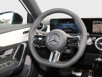 Mercedes-Benz A 200 d AMG Night MBUXNavi Panorama 360° AHK