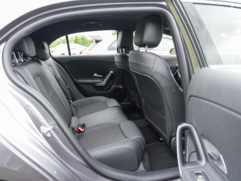 Mercedes-Benz A 200 Kompaktlimousine Progressive Spurhalte LED