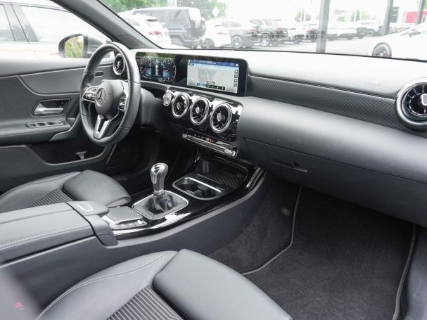 Mercedes-Benz A 200 Kompaktlimousine Progressive Spurhalte LED