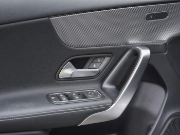 Mercedes-Benz A 200 Kompaktlimousine Progressive Spurhalte LED