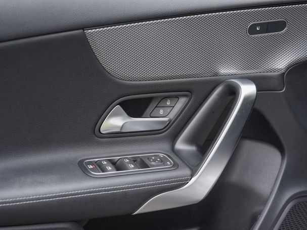 Mercedes-Benz A 200 Kompaktlimousine Progressive Spurhalte LED