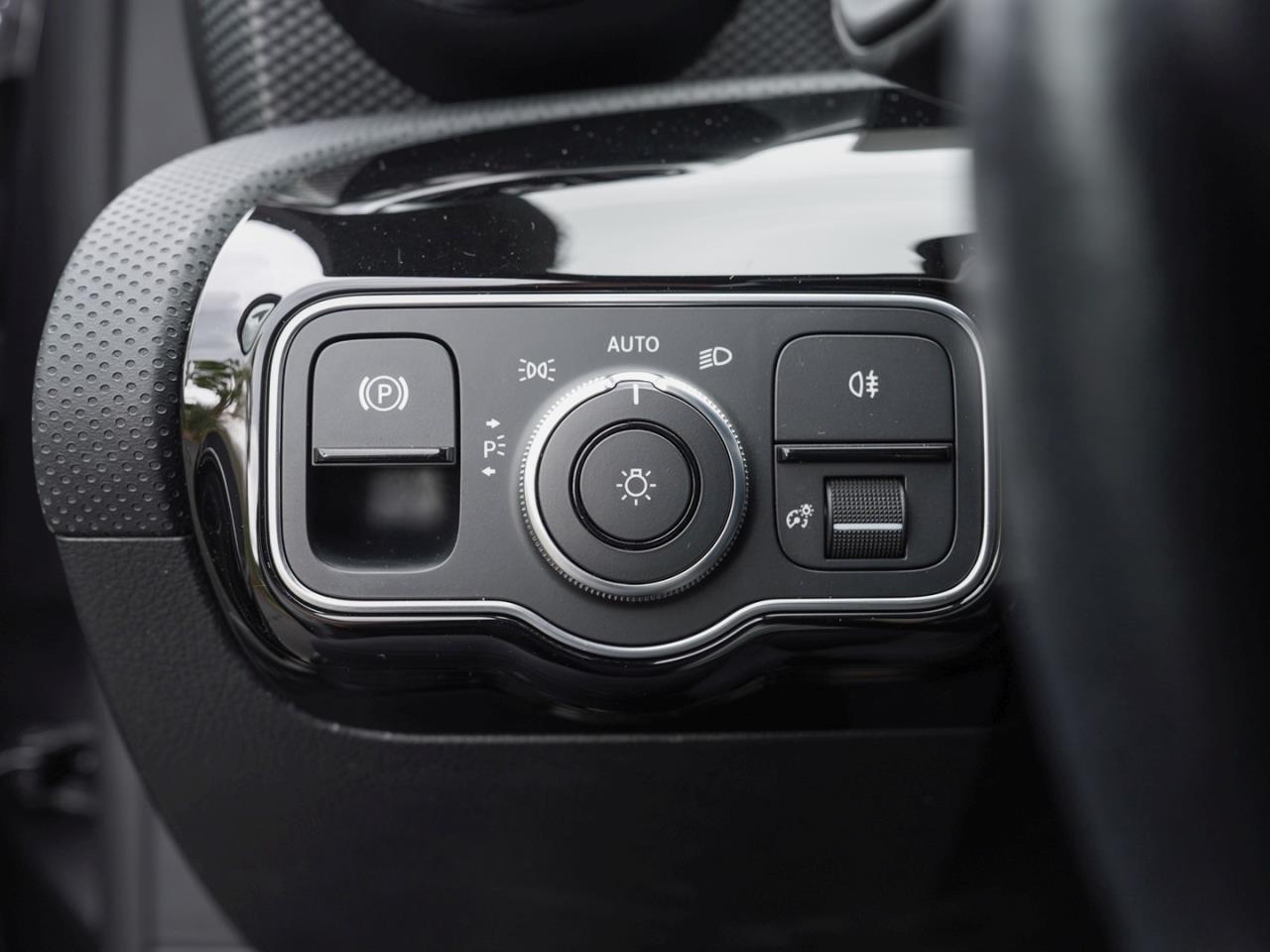 Mercedes-Benz A 200 Kompaktlimousine Progressive Spurhalte LED