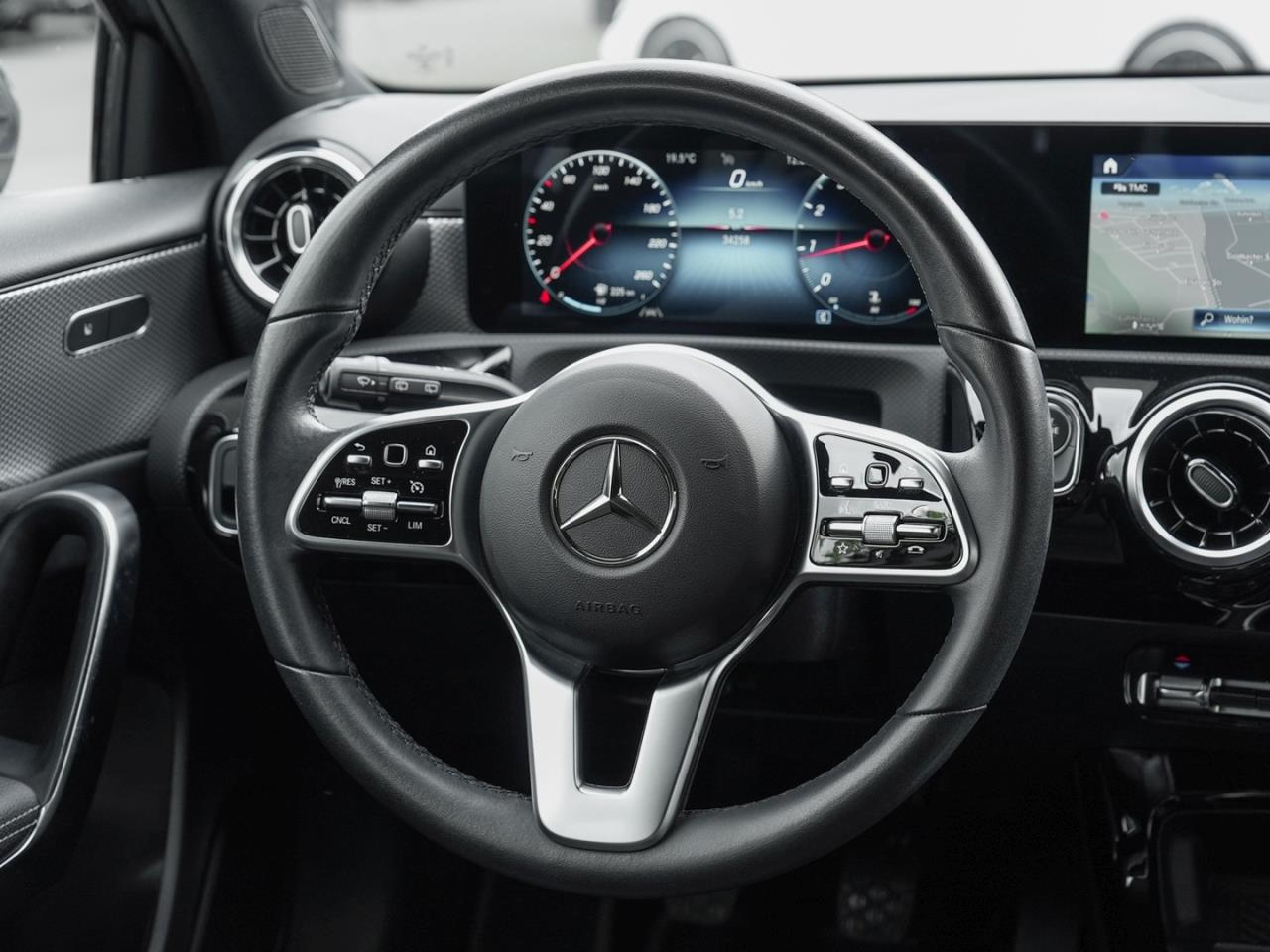 Mercedes-Benz A 200 Kompaktlimousine Progressive Spurhalte LED