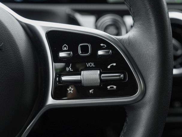 Mercedes-Benz A 200 Kompaktlimousine Progressive Spurhalte LED