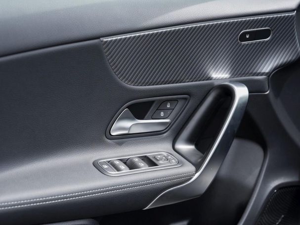 Mercedes-Benz A 200 Kompaktlimousine Progressive Distronic AHK
