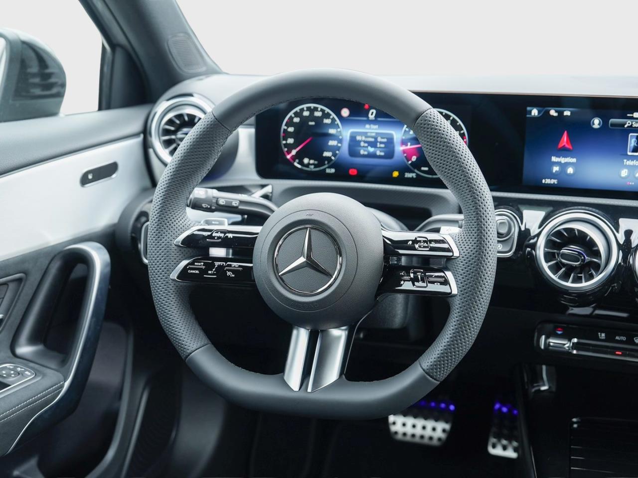 Mercedes-Benz A 200 AMG Night Distronic Kamera AHK