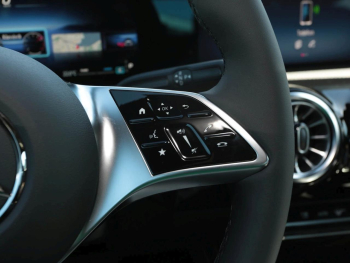 Mercedes-Benz A 200 Progressive Distronic Keyless Kamera ParkA