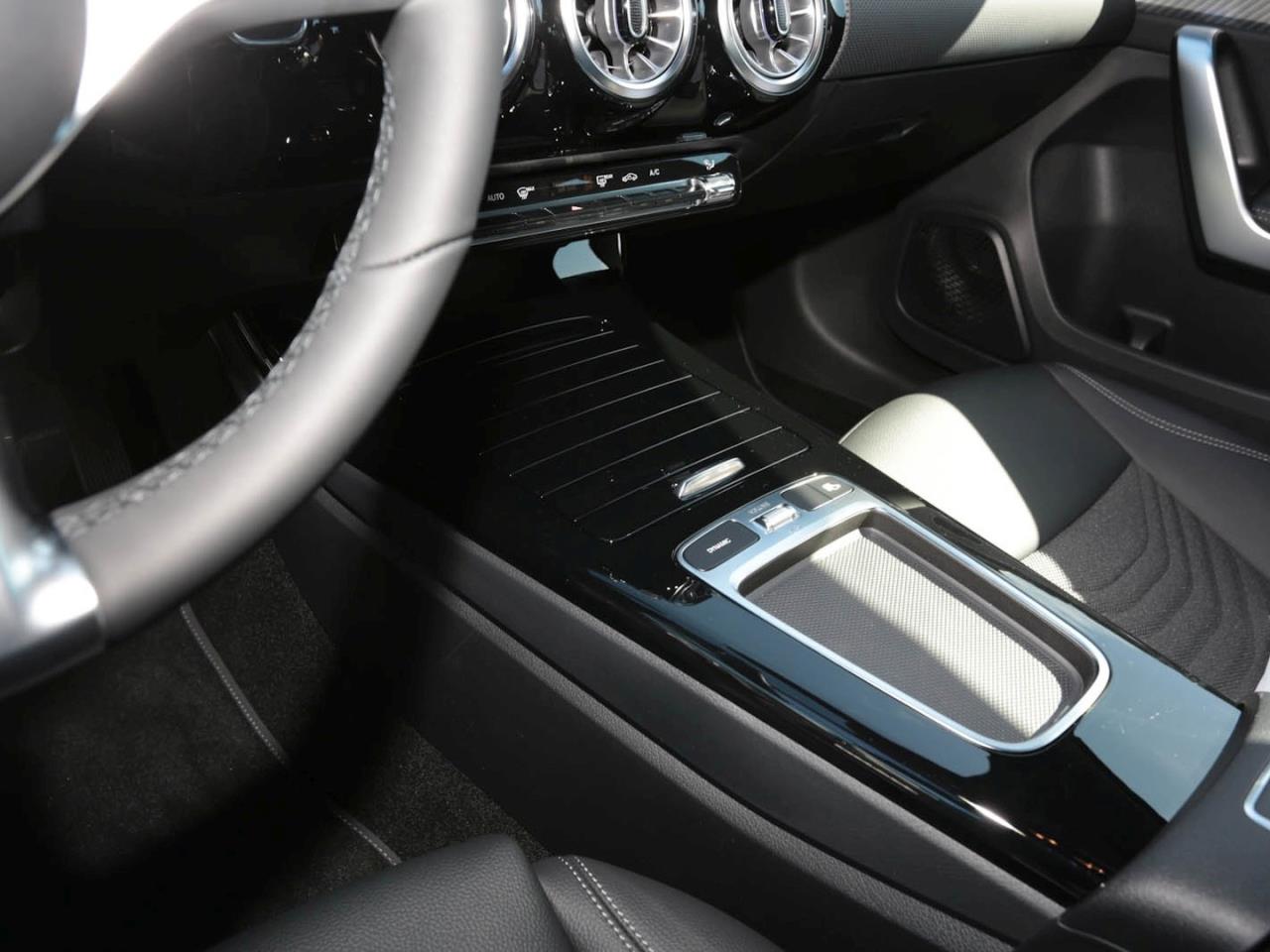 Mercedes-Benz A 200 Progressive Distronic Keyless Kamera ParkA