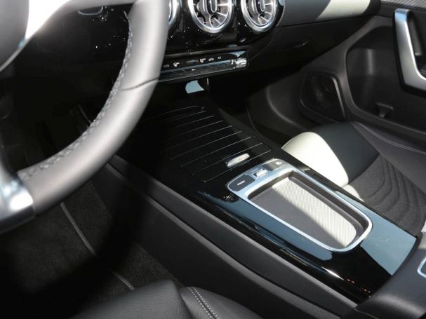 Mercedes-Benz A 200 Progressive Distronic Keyless Kamera ParkA