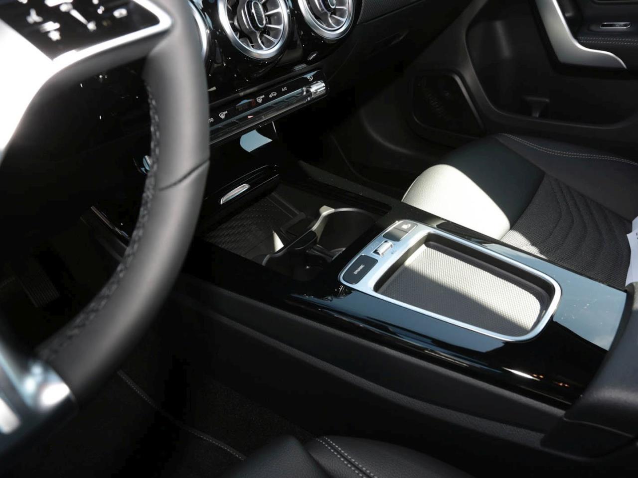 Mercedes-Benz A 200 Progressive Distronic Keyless Kamera ParkA