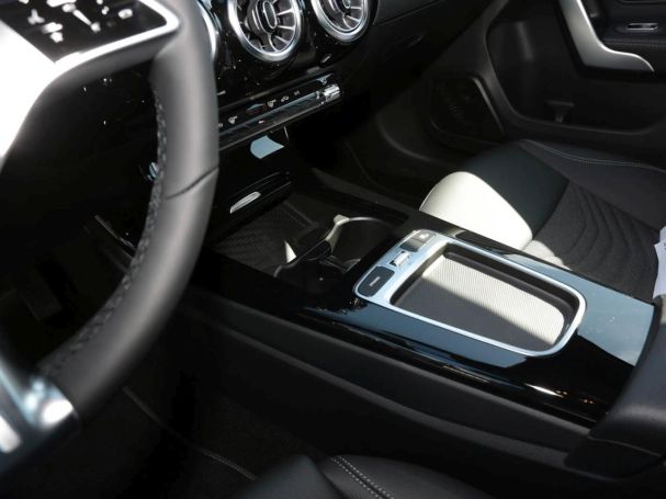 Mercedes-Benz A 200 Progressive Distronic Keyless Kamera ParkA