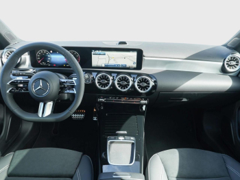 Mercedes-Benz A 200 AMG Advanced+ Night MBUX-Navi Panorama AHK