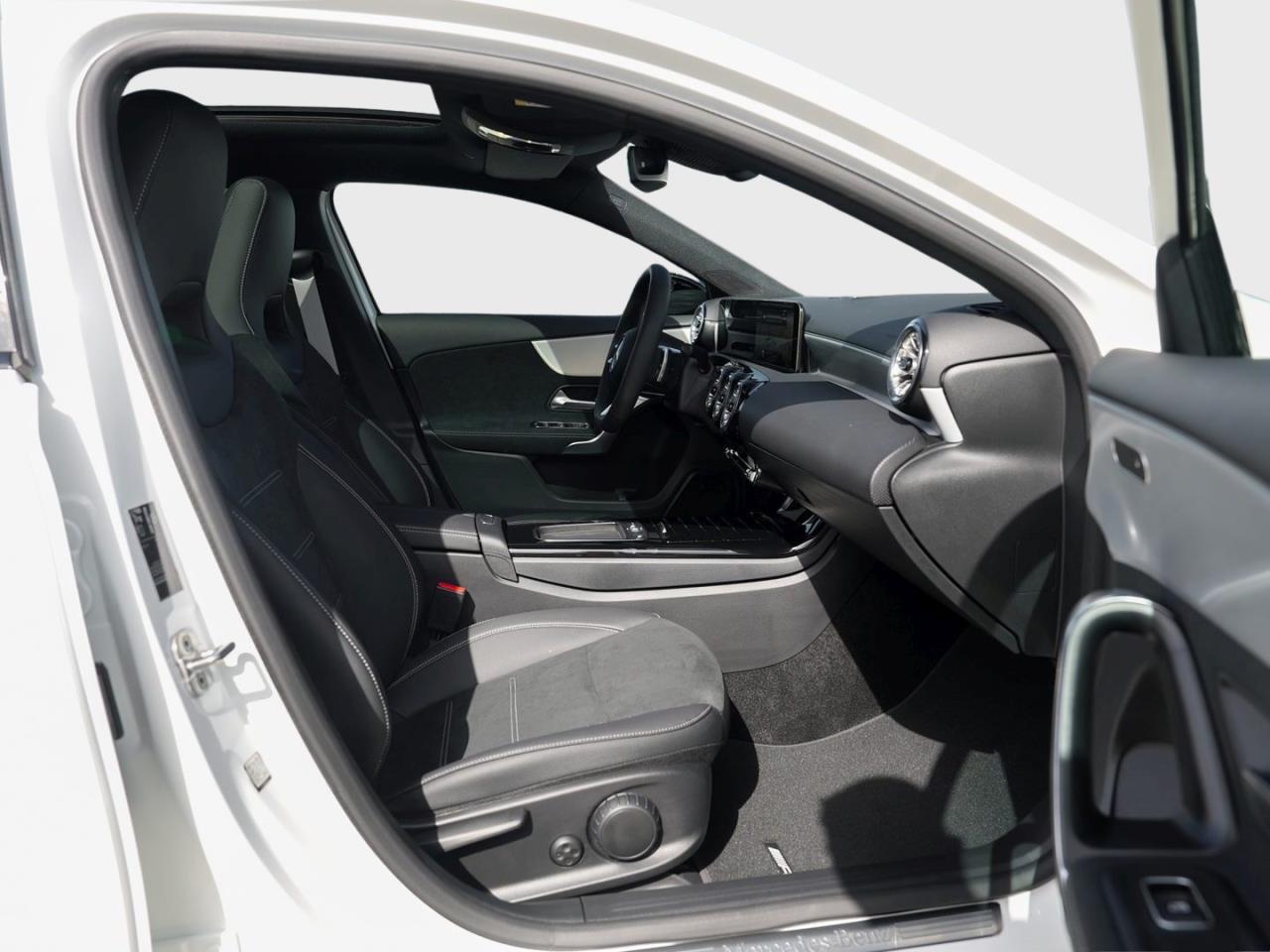 Mercedes-Benz A 200 AMG Advanced+ Night MBUX-Navi Panorama AHK
