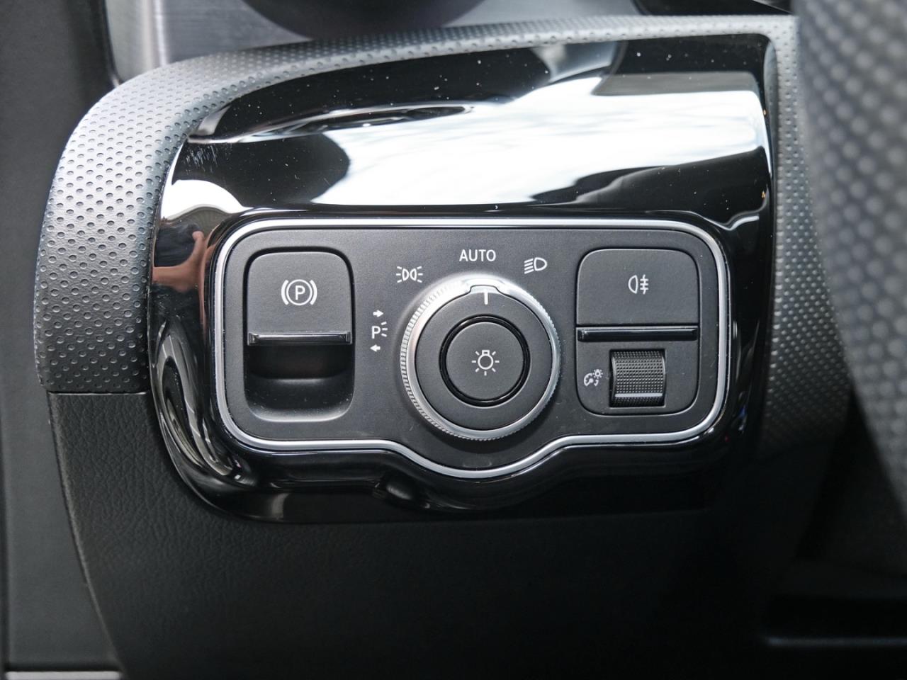 Mercedes-Benz A 220 d 4M AMG Night Distronic Kamera Head-Up