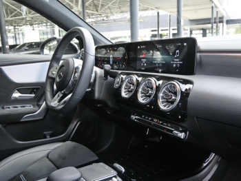 Mercedes-Benz A 220 d 4M AMG Night Distronic Kamera Head-Up