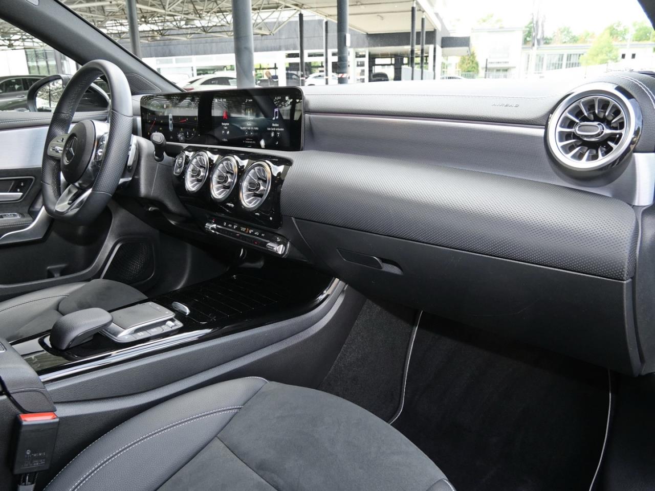 Mercedes-Benz A 220 d 4M AMG Night Distronic Kamera Head-Up