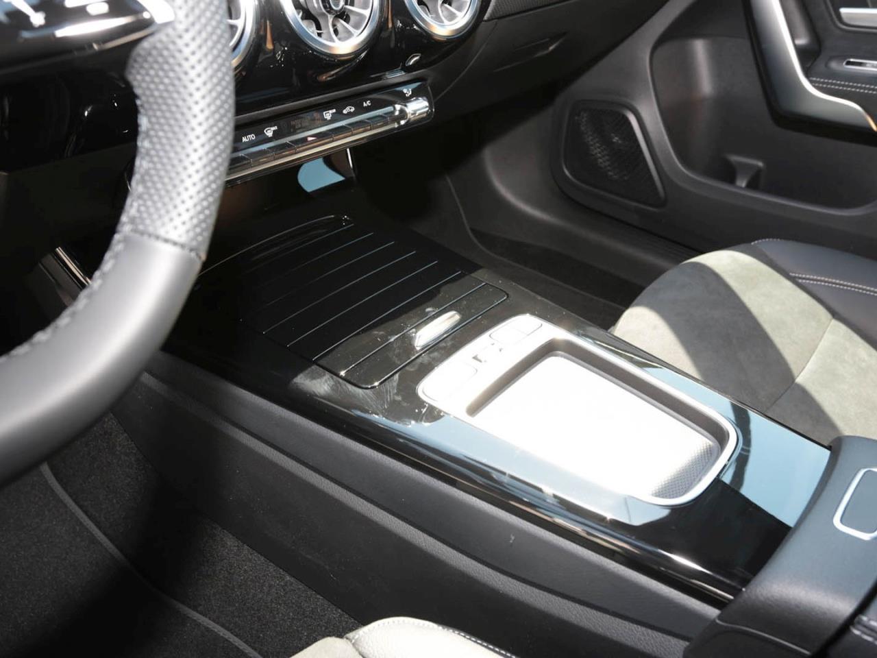 Mercedes-Benz A 220 d AMG Night Panorama Distronic 360°