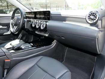 Mercedes-Benz A 220 d Progressive Night Totwinkel HUD 360°